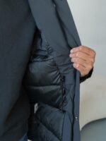 Мужская Зимняя Графитовая Куртка с Мехом на Капюшоне и Фиксаторами на Рукавах