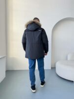 Мужская Зимняя Графитовая Куртка с Мехом на Капюшоне и Фиксаторами на Рукавах