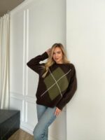 Женский Теплый Коричневый Свитер Оверсайз с Ромбом