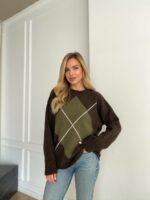 Женский Теплый Коричневый Свитер Оверсайз с Ромбом