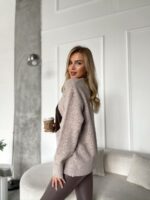 Женский Теплый Бежевый Свитер Оверсайз с Ромбом