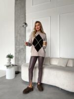 Женский Теплый Бежевый Свитер Оверсайз с Ромбом