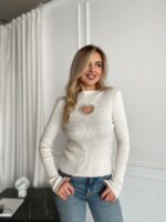 Женский Белый Свитер Оверсайз с Вырезом в Форме Серца со Стразами