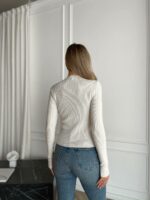 Женский Белый Свитер Оверсайз с Вырезом в Форме Серца со Стразами