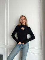 Женский Черный Свитер Оверсайз с Вырезом в Форме Серца со Стразами