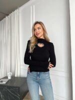 Женский Черный Свитер Оверсайз с Вырезом в Форме Серца со Стразами