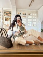 Женский Теплый Молочный Свитер Оверсайз - Бомбер под Горло с Коротким Замком