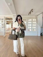 Женский Теплый Молочный Свитер Оверсайз - Бомбер под Горло с Коротким Замком