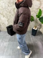 Мужская Зимняя Коричневая Куртка Пуховик Дутик с Капюшоном и Высоким Горлом
