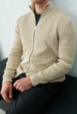 Мужской Базовый Бежевый Свитер в Рубчик на Молнии с Высокой Горловиной