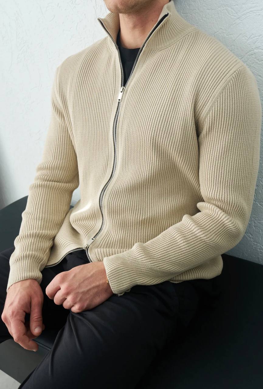 photo_2025-12-15_12-04-09 Мужской Базовый Бежевый Свитер в Рубчик на Молнии с Высокой Горловиной