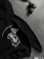 Мужское Утепленное Черное Худи на Флисе - Свободного Кроя с Вышивкой на Спине