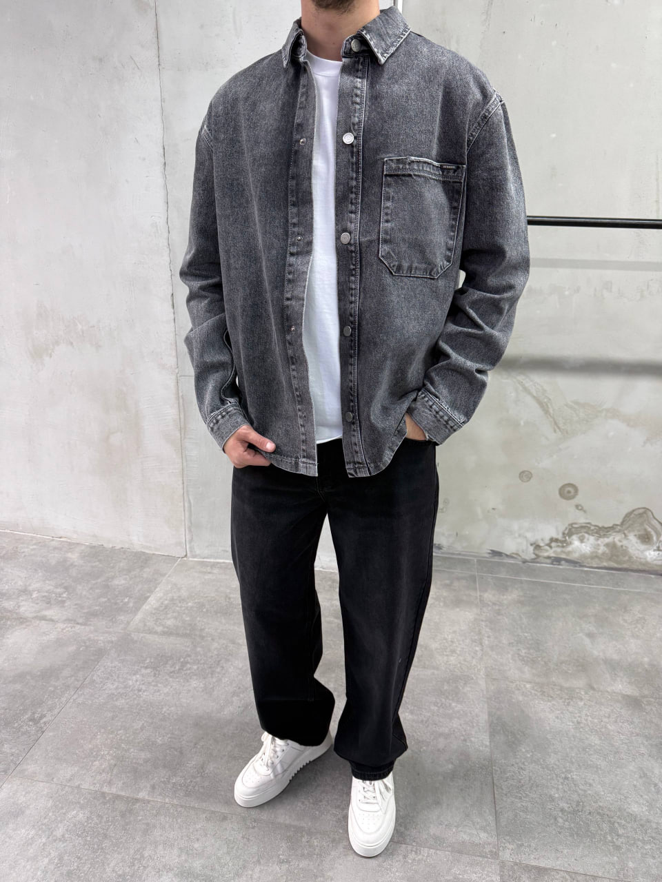 photo_2025-12-19_09-53-18 Мужская Базовая Темно-Серая Джинсовка Свободного Кроя - Джинсовая Рубашка Оверсайз на Кнопках