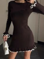 Женское Приталенное Коричневое Платье Мини с Окантовкой и Воланами