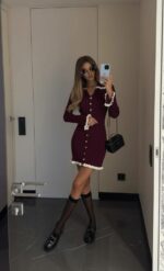 Женское Трикотажное Бордовое Платье Поло Мини с Воротником и Белыми Рюшами