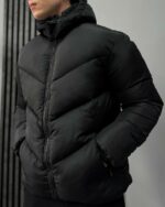 Мужская Демисезонная Черная Стеганая Куртка Пуховик с Высоким Горлом и Капюшоном