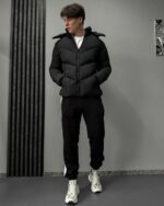 Мужская Демисезонная Черная Стеганая Куртка Пуховик с Высоким Горлом и Капюшоном