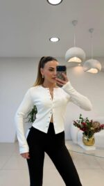 Женская Базовая Приталенная Белая Кофта на Кнопках