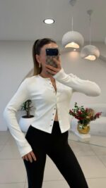 Женская Базовая Приталенная Белая Кофта на Кнопках