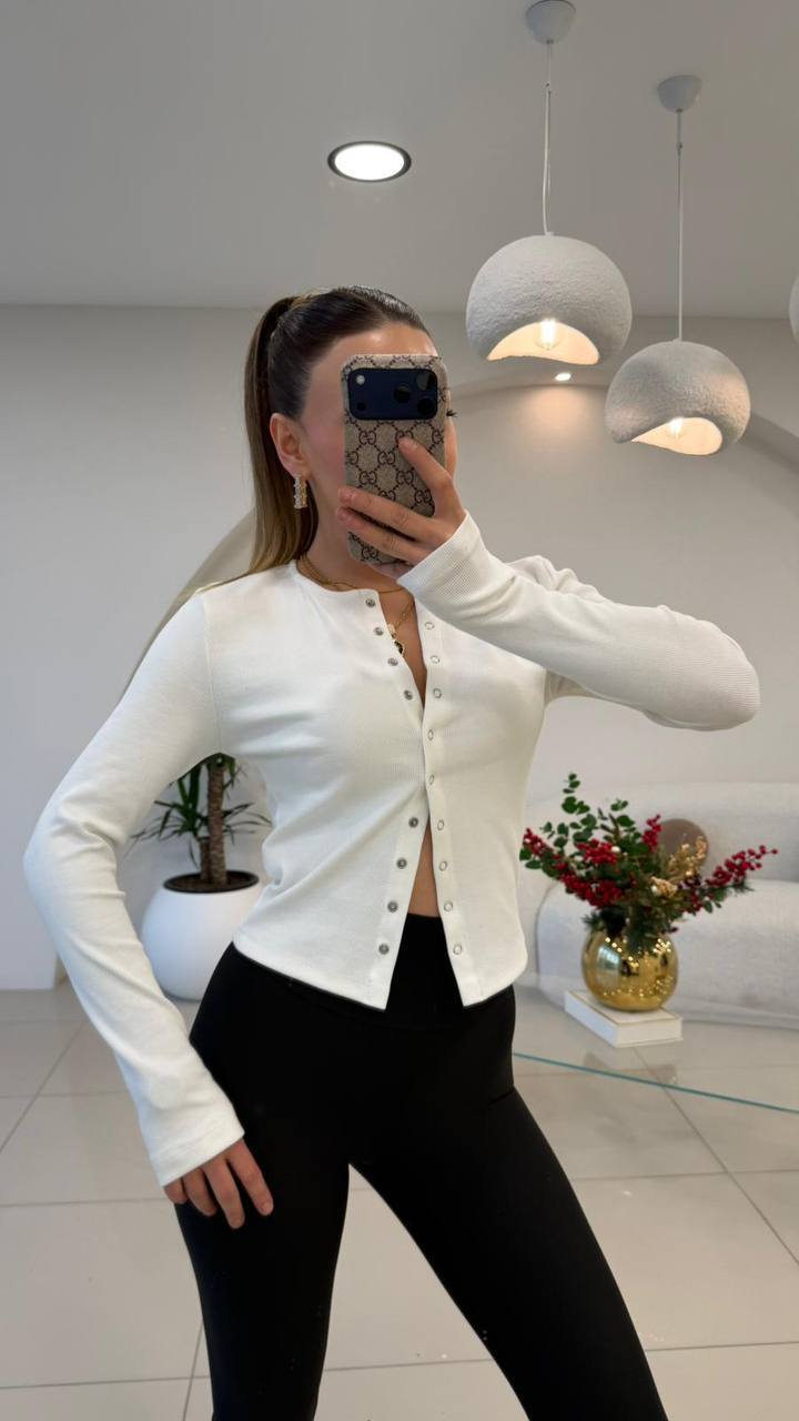 photo_2025-12-23_08-56-02 Женская Базовая Приталенная Белая Кофта на Кнопках