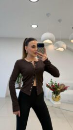 Женская Базовая Приталенная Коричневая Кофта на Кнопках