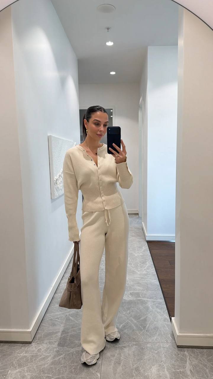 photo_2025-12-25_08-29-30 Женский Базовый Трикотажный Молочный Костюм - Кофта Кардиган на Кнопках + Свободные Штаны Прямого Кроя