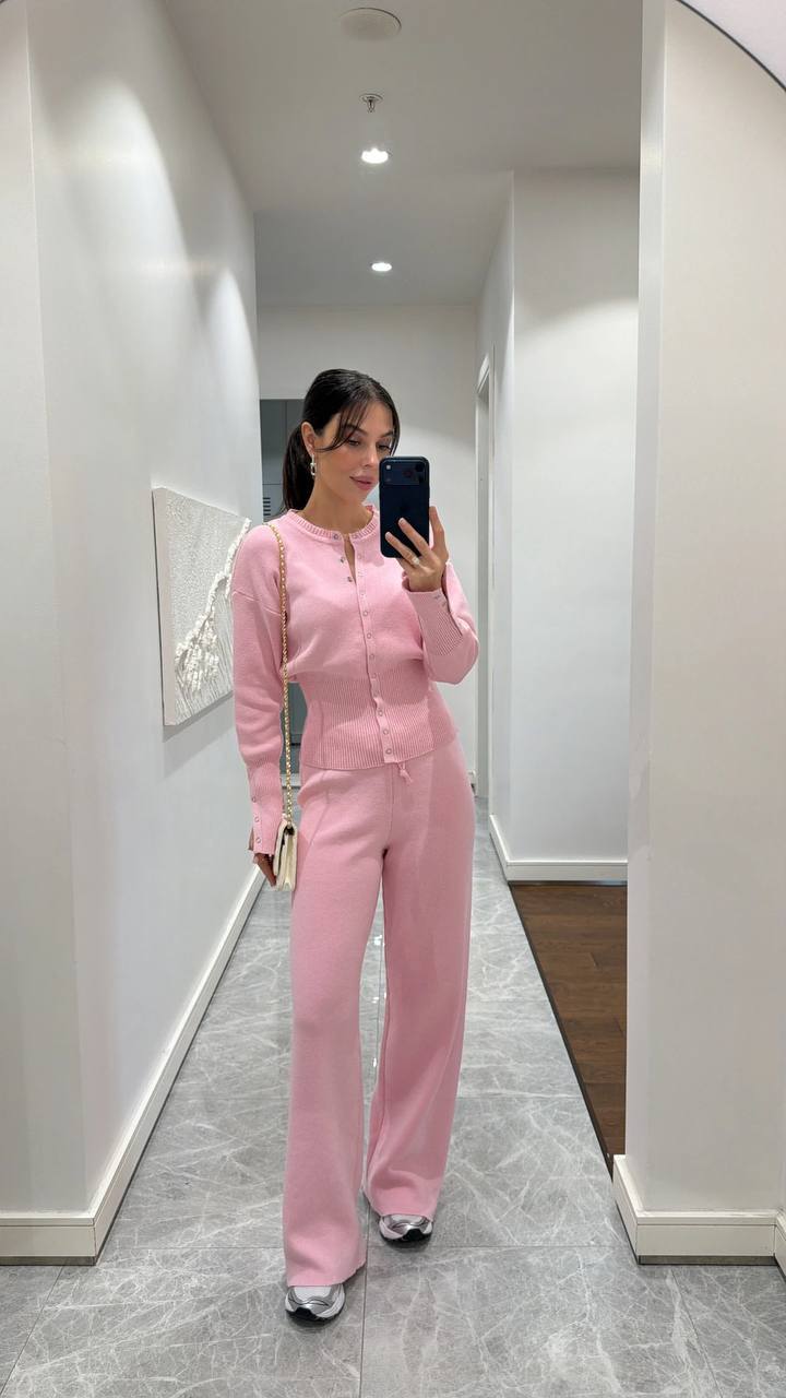 photo_2025-12-25_08-29-34 Женский Базовый Трикотажный Розовый Костюм - Кофта Кардиган на Кнопках + Свободные Штаны Прямого Кроя