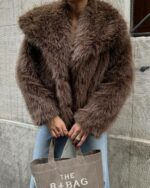 Женская Коричневая Шуба на Кнопках с Объемным Воротником