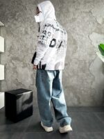 Мужская Зимняя Белая Куртка с Капюшоном и Высоким Горлом - Пуховик в Принтах