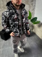 Мужская Зимняя Черная Куртка с Капюшоном и Высоким Горлом - Принтованный Пуховик