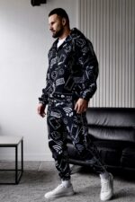Мужской Черный Спортивный Костюм Плащевка в Принтах (Анорак + Джоггеры)