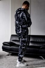 Мужской Черный Спортивный Костюм Плащевка в Принтах (Анорак + Джоггеры)