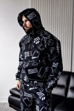 Мужской Черный Спортивный Костюм Плащевка в Принтах (Анорак + Джоггеры)