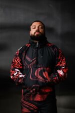 Мужской Черный Спортивный Костюм Плащевка в Красный Принт (Анорак + Джоггеры)