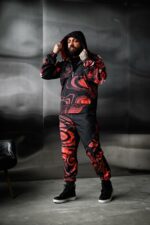 Мужской Черный Спортивный Костюм Плащевка в Красный Принт (Анорак + Джоггеры)