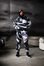 Мужской Черный Спортивный Костюм Плащевка в Принт Тигр (Анорак + Джоггеры)