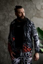 Мужской Черный Спортивный Костюм Плащевка в Принт Панк (Анорак + Джоггеры)