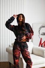 Женский Черный Спортивный Костюм Плащевка в Красный Принт (Анорак + Джоггеры)