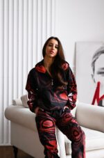 Женский Черный Спортивный Костюм Плащевка в Красный Принт (Анорак + Джоггеры)