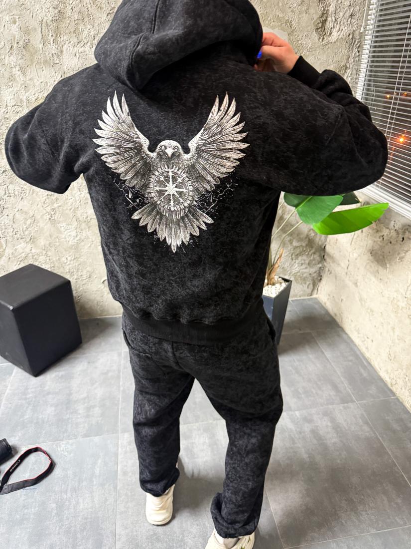 photo_2025-12-29_11-04-36 Мужской Графитовый Спортивный Костюм на Молнии с Принтом Птица на Спине (На Флисе)