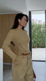 Женский Бежевый Рваный Свитер - Приталенный с Рукавами Клеш