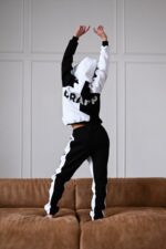 Женский Чорно-Белый Спортивный Костюм с Надписью на Спине - Утепленный на Флисе