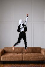 Женский Чорно-Белый Спортивный Костюм с Надписью на Спине - Утепленный на Флисе