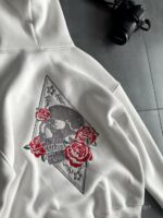 Мужское Белое Худи Утепленное на Флисе - Оверсайз с Вышивкой Череп в Розах
