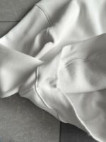 Мужское Белое Худи Утепленное на Флисе - Оверсайз с Вышивкой Череп в Розах