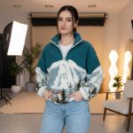 Женский Теплый Зеленый Свитер Оверсайз - Бомбер под Горло с Коротким Замком