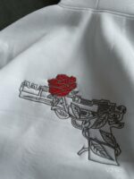 Мужское Утепленное Белое Худи Оверсайз на Флисе с Вышивкой Пистолет