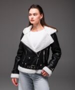 Женская Черная Кожаная Дубленка на Молнии с Капюшоном и Белым Мехом