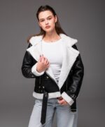 Женская Черная Кожаная Дубленка на Молнии с Капюшоном и Белым Мехом