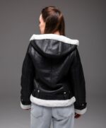 Женская Черная Кожаная Дубленка на Молнии с Капюшоном и Белым Мехом